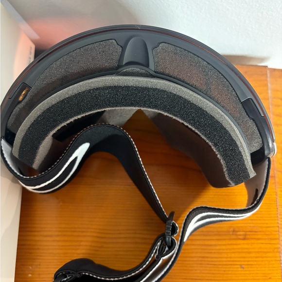 Oakley Flight Deck L Matte Black w/Prizm Jade Snow Goggles - Picture 2 of 5